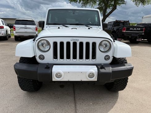 Used 2016 Jeep Wrangler Unlimited Sahara w/ Connectivity Group AWD/4WD image 2