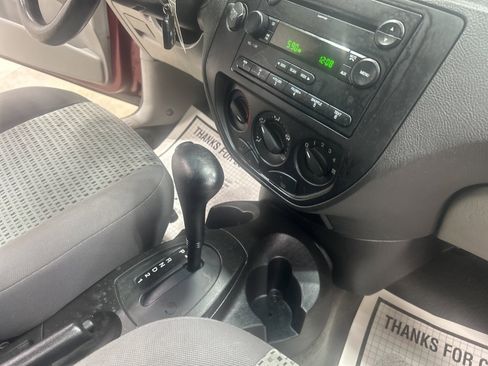Used 2006 Ford Focus ZX4 image 29