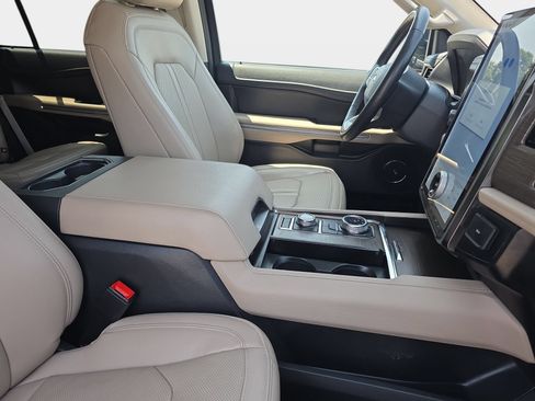 Used 2024 Ford Expedition Limited AWD/4WD image 10