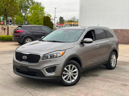 Used 2016 Kia Sorento AWD image 3