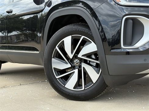 Certified 2025 Volkswagen Atlas SEL image 2