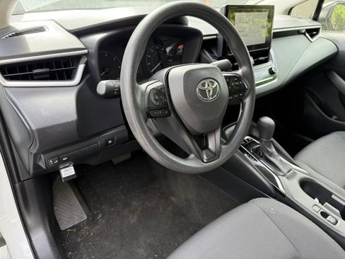 Used 2025 Toyota Corolla LE FWD image 7