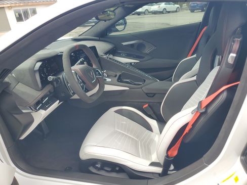 Used 2023 Chevrolet Corvette Stingray Premium Conv w/ Z51 Performance Package RWD image 11