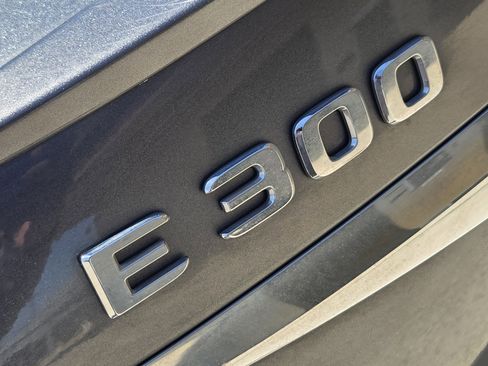 Used 2018 Mercedes-Benz E 300 image 18