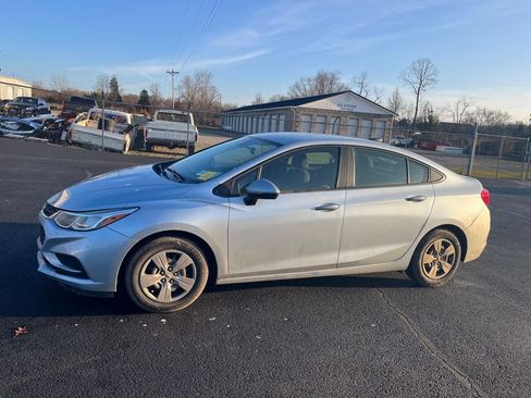 Used 2017 Chevrolet Cruze LS image 2