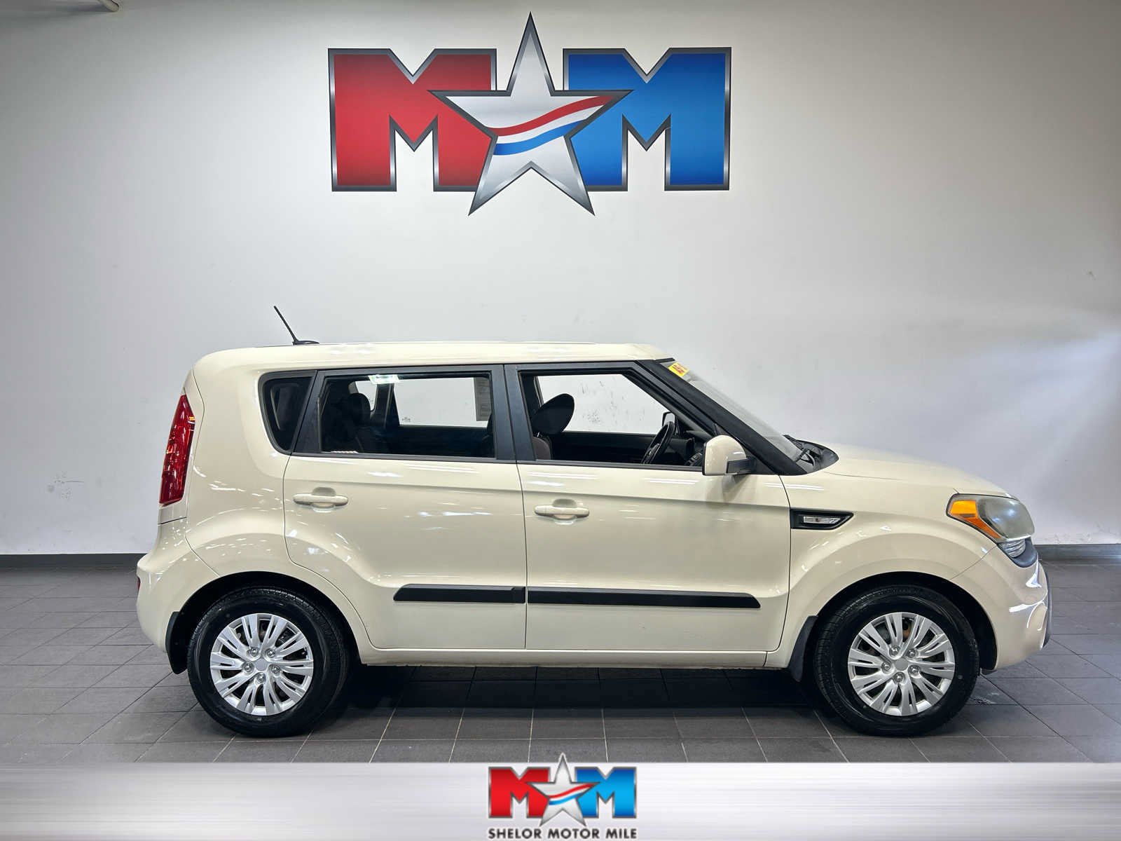 Used 2013 Kia Soul FWD image 1