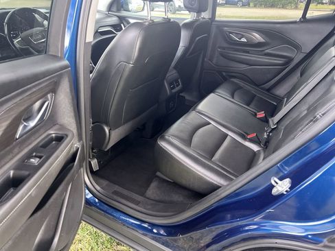 Used 2023 GMC Terrain SLT image 21