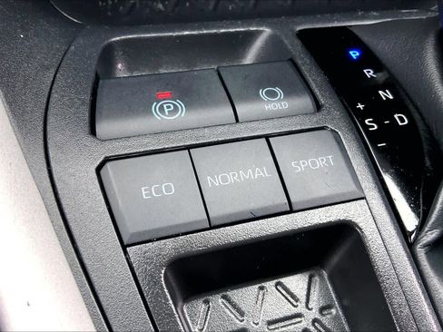 Used 2025 Toyota RAV4 LE image 33