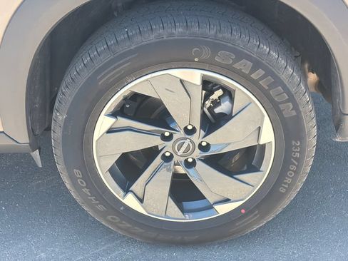 Used 2025 Nissan Rogue SV AWD/4WD image 19