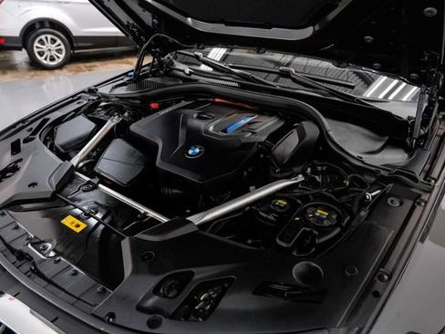 Used 2022 BMW 530e w/ Premium Package image 51