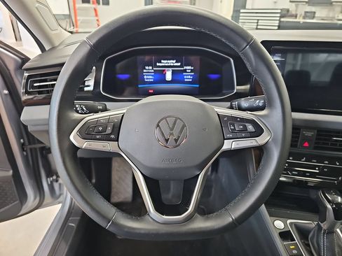 Used 2025 Volkswagen Jetta SE FWD image 16