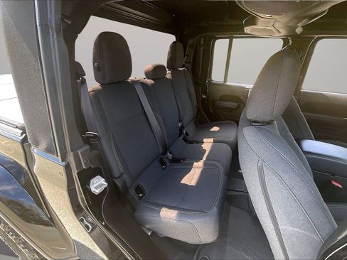 Certified 2024 Jeep Gladiator Sport AWD/4WD image 24