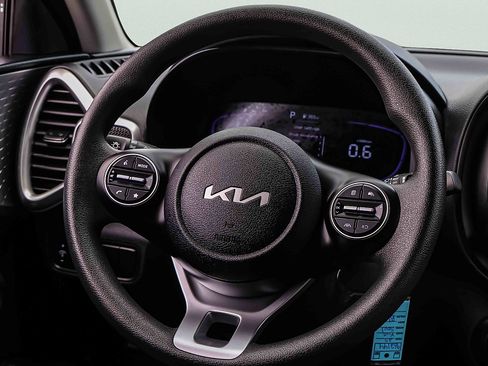 Certified 2025 Kia Soul LX w/ LX Technology Package FWD image 23