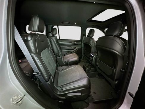 New 2025 Jeep Grand Cherokee L Altitude image 32