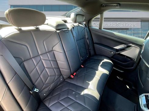 Used 2025 BMW 760i xDrive w/ Premium Package AWD/4WD image 25