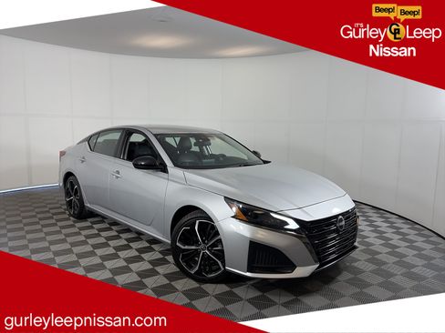 Used 2024 Nissan Altima 2.5 SR FWD image 1