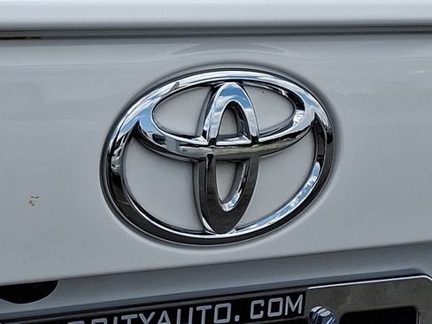 Used 2025 Toyota RAV4 XLE AWD/4WD image 28