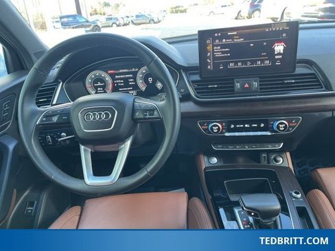 Used 2022 Audi Q5 2.0T Prestige w/ Prestige Package image 17