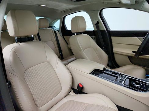 Used 2020 Jaguar XF Prestige image 27