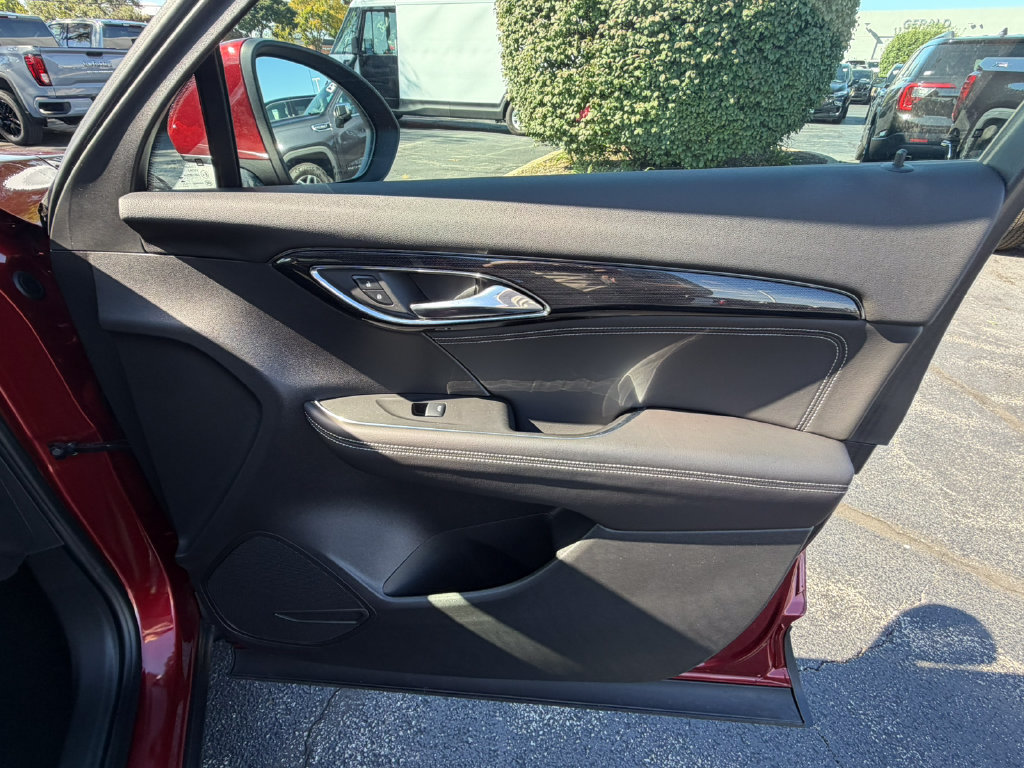 Used 2023 Buick Envision Essence AWD/4WD image 21