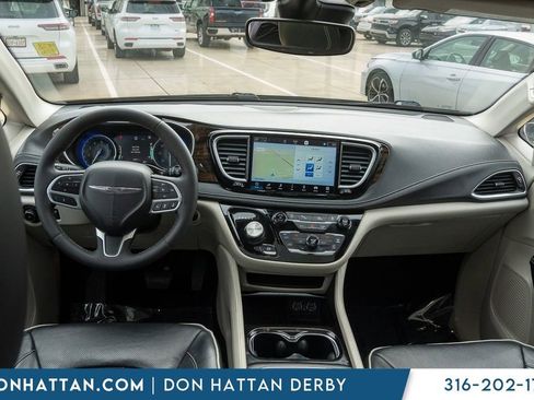 Used 2023 Chrysler Pacifica Limited image 40