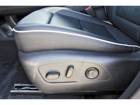 Used 2025 GMC Acadia Denali FWD image 31