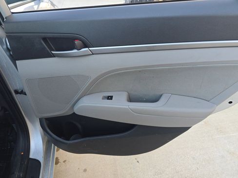 Used 2018 Hyundai Elantra SEL image 18