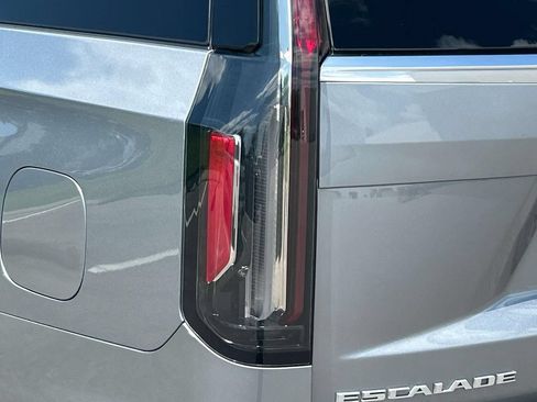 Certified 2023 Cadillac Escalade ESV Premium Luxury AWD/4WD image 10