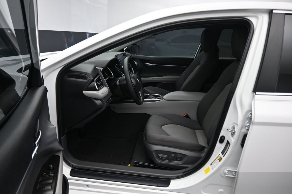 Used 2021 Toyota Camry LE FWD image 11