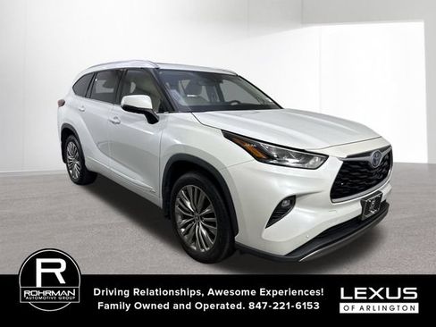 Used 2022 Toyota Highlander Platinum AWD/4WD image 3