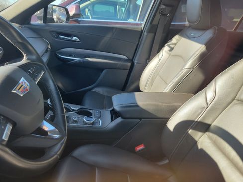 Used 2024 Cadillac XT4 Premium Luxury image 7