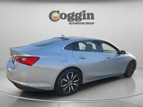 Used 2017 Chevrolet Malibu LT w/ Leather Package image 5