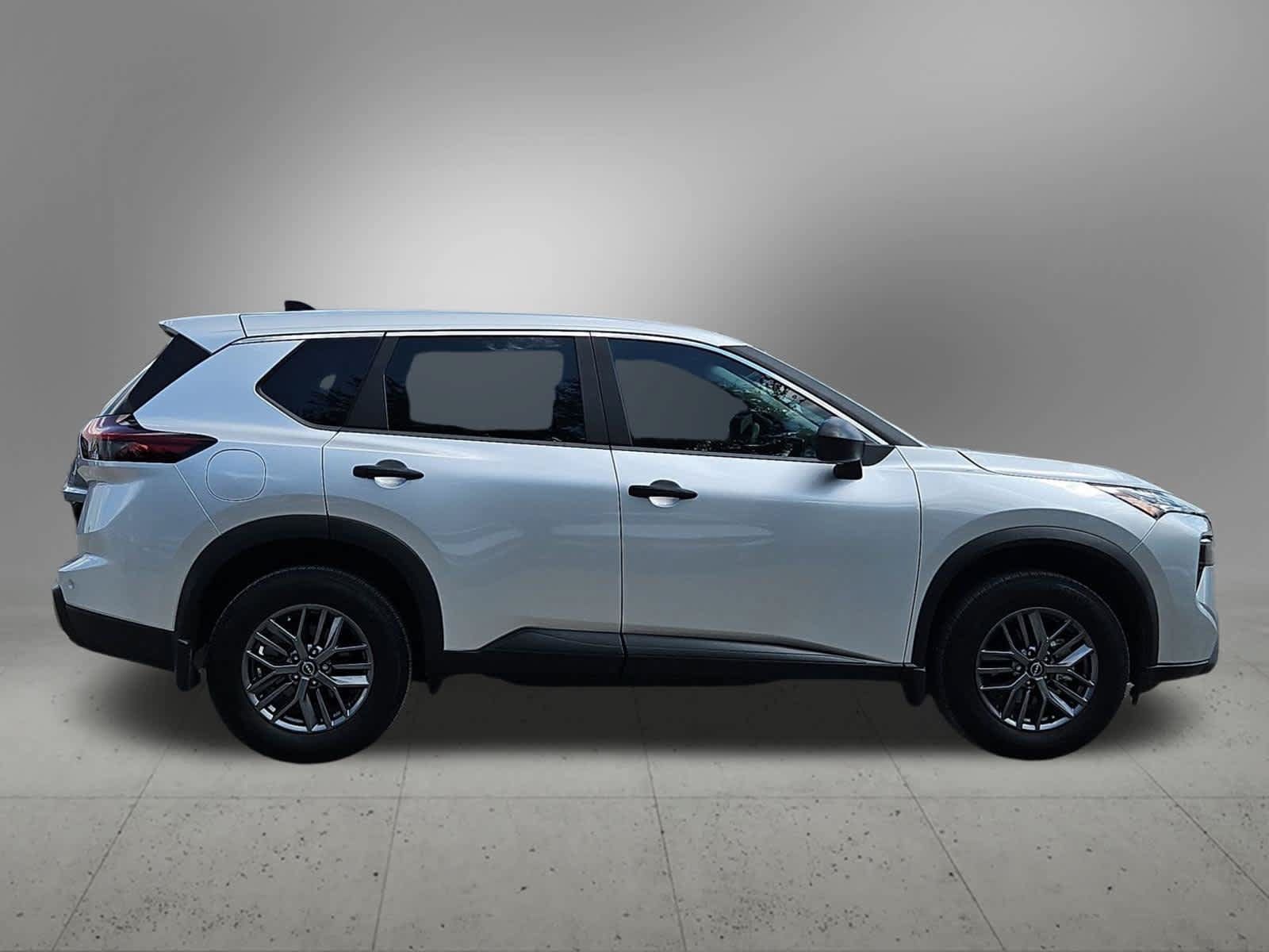 Used 2025 Nissan Rogue S FWD image 7