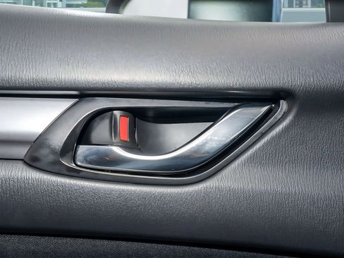 Used 2020 MAZDA CX-5 Sport FWD image 26