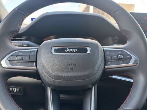 Used 2025 Jeep Compass Trailhawk AWD/4WD image 27