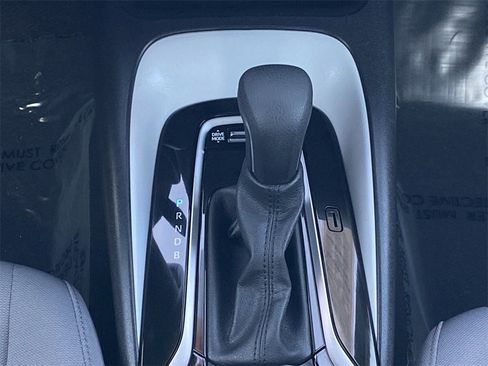 Certified 2025 Toyota Corolla SE image 32