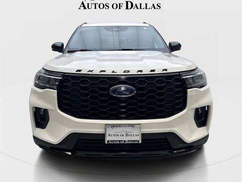 Used 2025 Ford Explorer ST-Line w/ Premium Package AWD/4WD image 3
