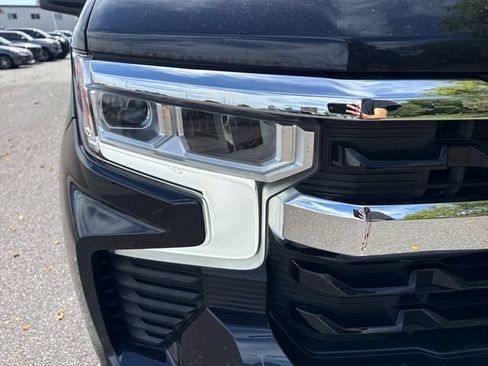 Used 2022 Chevrolet Silverado 1500 LT AWD/4WD image 12