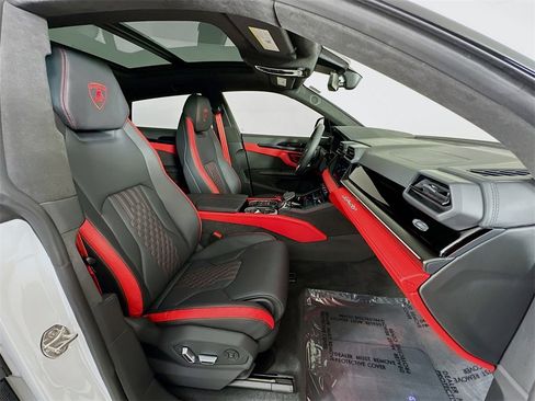 Used 2025 Lamborghini Urus SE image 29