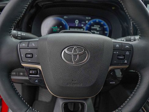 Used 2025 Toyota Crown Signia image 12