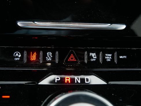 Used 2024 Jeep Wagoneer L Series II image 33