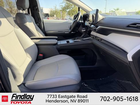 Certified 2026 Toyota Sienna XLE FWD image 15