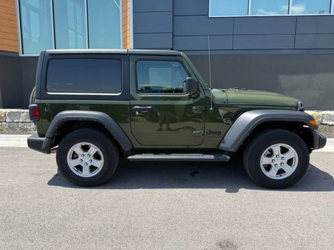 Used 2022 Jeep Wrangler Sport AWD/4WD image 2