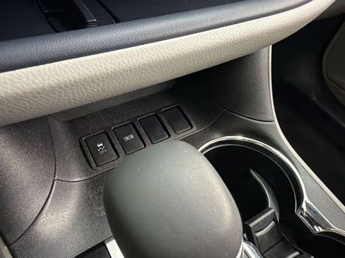 Used 2017 Toyota Highlander XLE FWD image 22