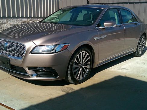 Used 2019 Lincoln Continental Select image 6