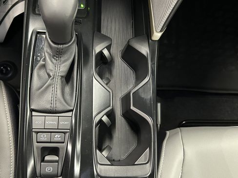 Used 2025 Toyota Camry SE image 27