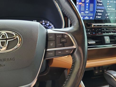 Used 2020 Toyota Highlander Platinum image 19