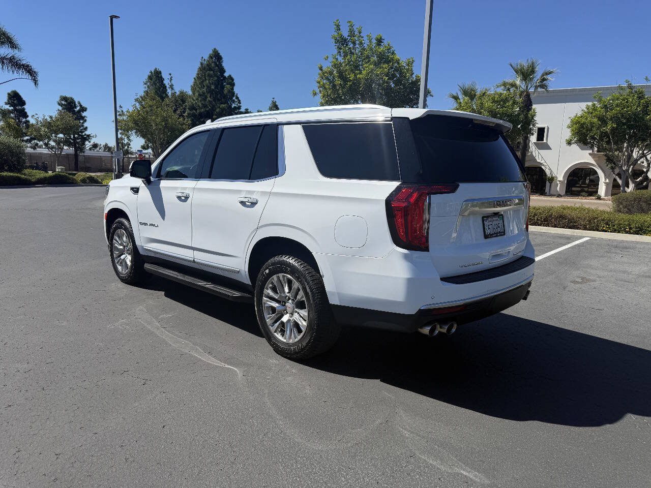 Used 2021 GMC Yukon Denali w/ LPO, Illumination Package AWD/4WD image 3
