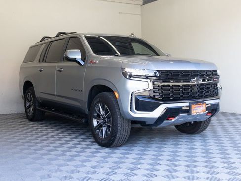 Used 2024 Chevrolet Suburban Z71 w/ Luxury Package image 6