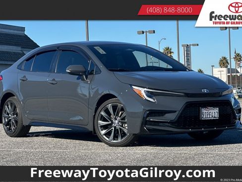 Used 2025 Toyota Corolla SE image 1